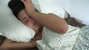 Η νεαρή γκόμενα με σγουρά μαλλιά Aaliyah πηδά σε ένα τεράστιο φορτωμένο πουλί δωρεαν πορνο χχχ