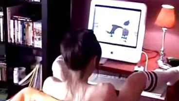 Η πορνο βιντεο δωρεαν όμορφη ξανθιά Chloe Marie προσπαθεί να εντυπωσιάσει τον αγαπημένο της