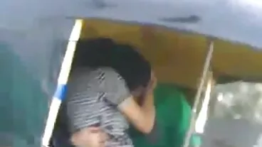 Ο χαριτωμένος έβενος με τεράστια πεπόνια, δωρεαν βιντεο πορνο η Carmen Hayes δίνει ένα τιμόνι