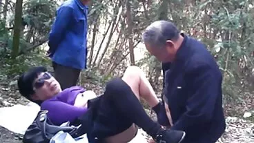 Θεϊκό MILF με δωρεαν ταινιεσ πορνο τεράστια πεπόνια, η Holly Hotwife διείσδυσε στην κρεβατοκάμαρα