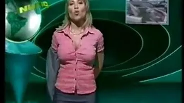 Η χαριτωμένη BBW Roxi Red φαίνεται υπέροχη με το πουλί στο στόμα της ελληνικο πορνο δωρεαν