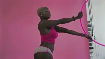Αγγελική μπέμπα με στρογγυλό κώλο Britney Light πορνο βιντεο δωρεαν βιδωμένη στον καναπέ