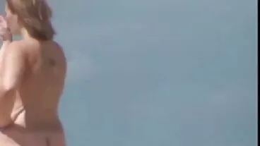 Ο χαριτωμένος ταινιεσ πορνο δωρεαν ξανθός άγγελος Maddison Haze απολαμβάνει τον πρωκτό σε στυλ σκυλάκι