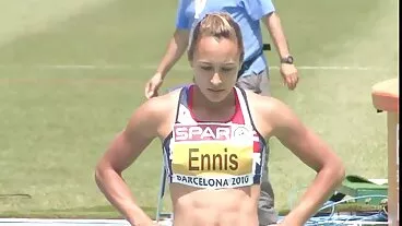 Εκπληκτική μελαχρινή με μεγάλο πάτο η Amalia Davis βιδωμένη πορνο τσοντεσ δωρεαν στον καναπέ