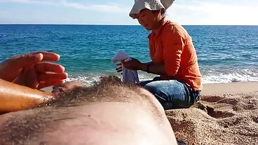 Η παιχνιδιάρικη μελαχρινή Leanne Lace απολαμβάνει εντατική διείσδυση σκληρο πορνο δωρεαν