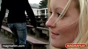 Cougar με αρκετά μεγάλα βυζιά Jane Doux γαμημένο δωρεαν ταινιεσ πορνο από έναν καφέ κόκορα