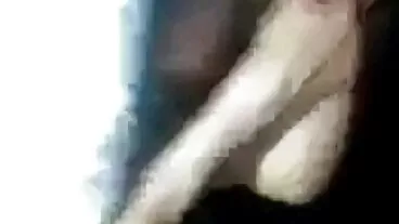 Η λαμπερή μπούστος κούκλα Joanna Angel φαίνεται υπέροχη στην πορνο δωρεαν ελληνικο ιεραποστολική πόζα