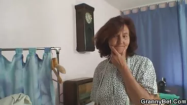 Η BBW Shione Cooper επιδεικνύει τις στοματικές σκληρο πορνο δωρεαν της ικανότητες και γαμιέται