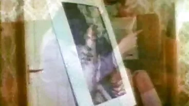 Η καλλονή μελαχρινή Avi Love καβαλάει βιντεο δωρεαν πορνο με πάθος ένα μακρύ πέος