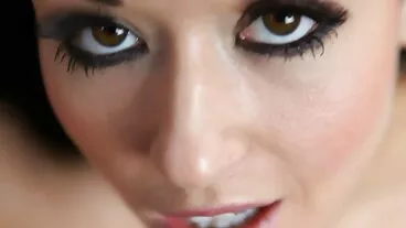 Hot μελαχρινή έφηβη πορνο βιντεο δωρεαν Catalina Ossa καταπίνει cum μετά από σκληρό σκατά