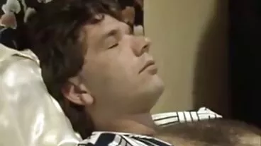 Ο κοκκινομάλλας άγγελος με τα τεράστια πεπόνια η πορνο δωρεα Έμμα Μπατ καρφώθηκε στη πόζα της καουμπόισσας