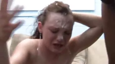 BBW με γιγάντια φυσικά βυζιά Η Sha Rizel ποζάρει στην ελληνικο πορνο δωρεαν παραλία