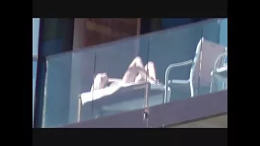 Η μικροκαμωμένη καλλονή Audrey Bitoni με πορνο ελληνικο δωρεαν σέξι εσώρουχα ρουφάει ένα εργαλείο μαμούθ