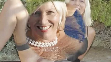 Η Whitney Wright, η Paige Owens και η Victoria Voxxx απολαμβάνουν ευχαρίστηση δωρεαν πορνο σεξ