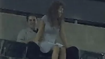 Ο γλυκός άγγελος Mia Evans ρουφάει με πάθος το μακρύ πουλί του δωρεαν πορνο ελληνικο στα γόνατα